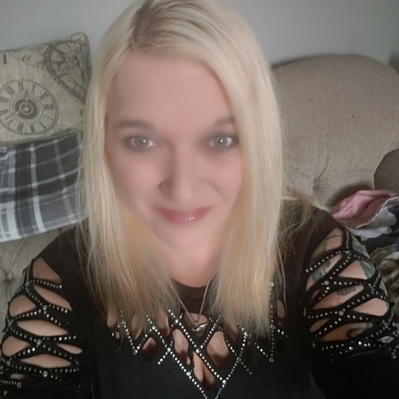 Meet your Posher, Tabatha - Picture 3 of 10